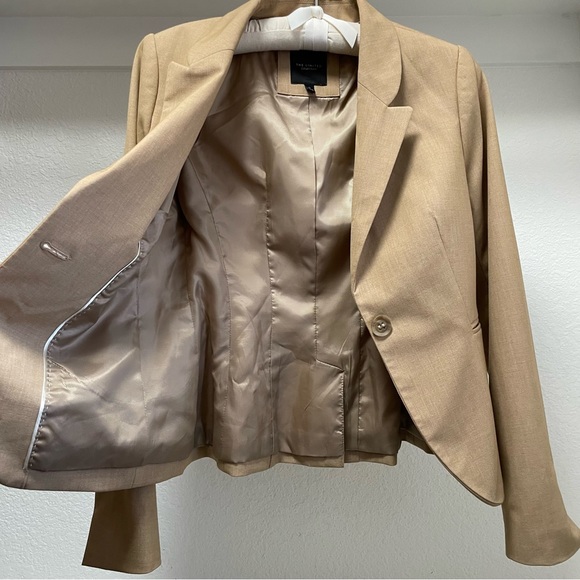 The Limited Collection Lightweight One Button Blazer in Camel Sz 0 - Picture 3 of 8